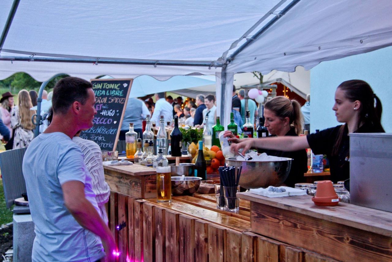 Cocktailbar für 120 Personen, Prost