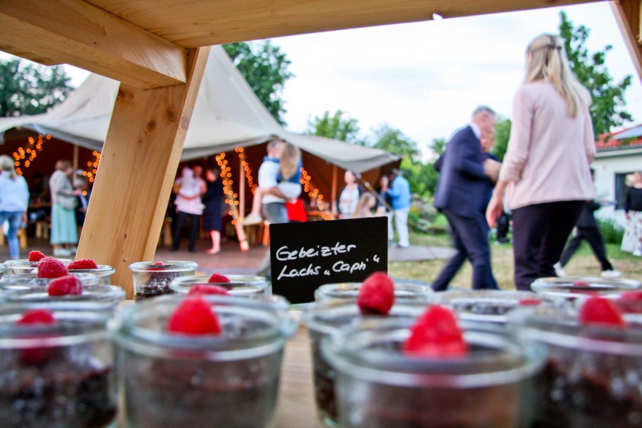 Fingerfood auf der Leiter Schokolade und Lachs